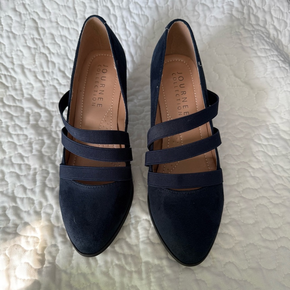 Journee Collection Loren Heals Elegant Navy Women's Shoes Size 8 - Picture 3 of 10
